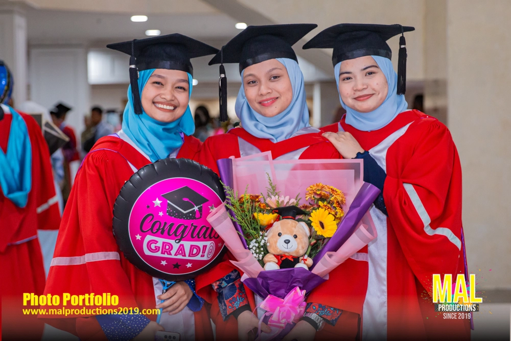 Gaduation Convocation PWTC Family Portfolio MAL 2019 -17.webp